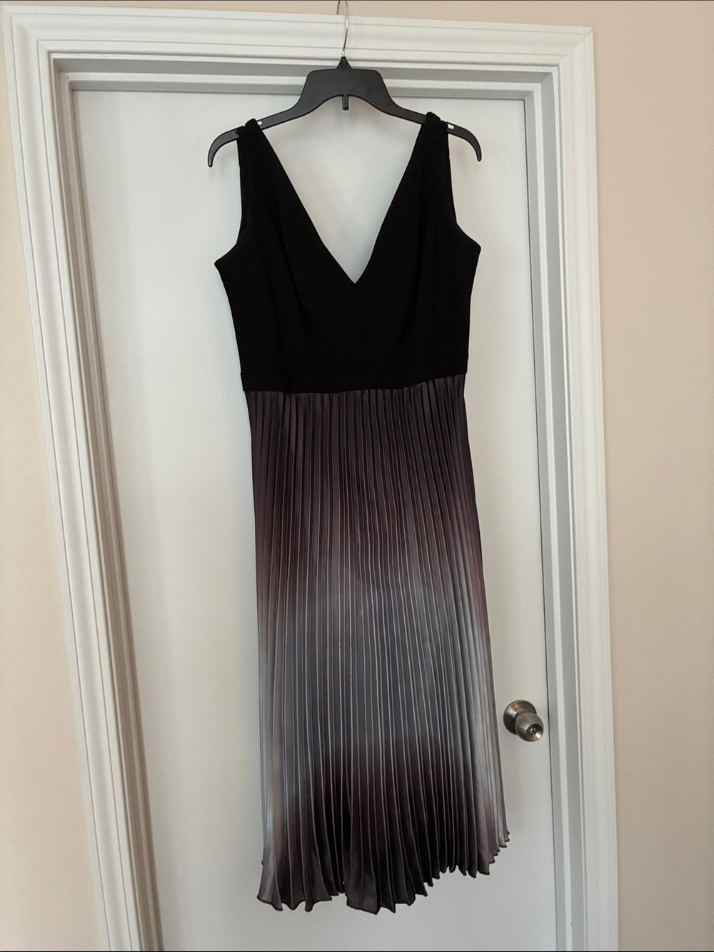 Elegant Black-to-Gray Ombre Pleated V-Neck Dress